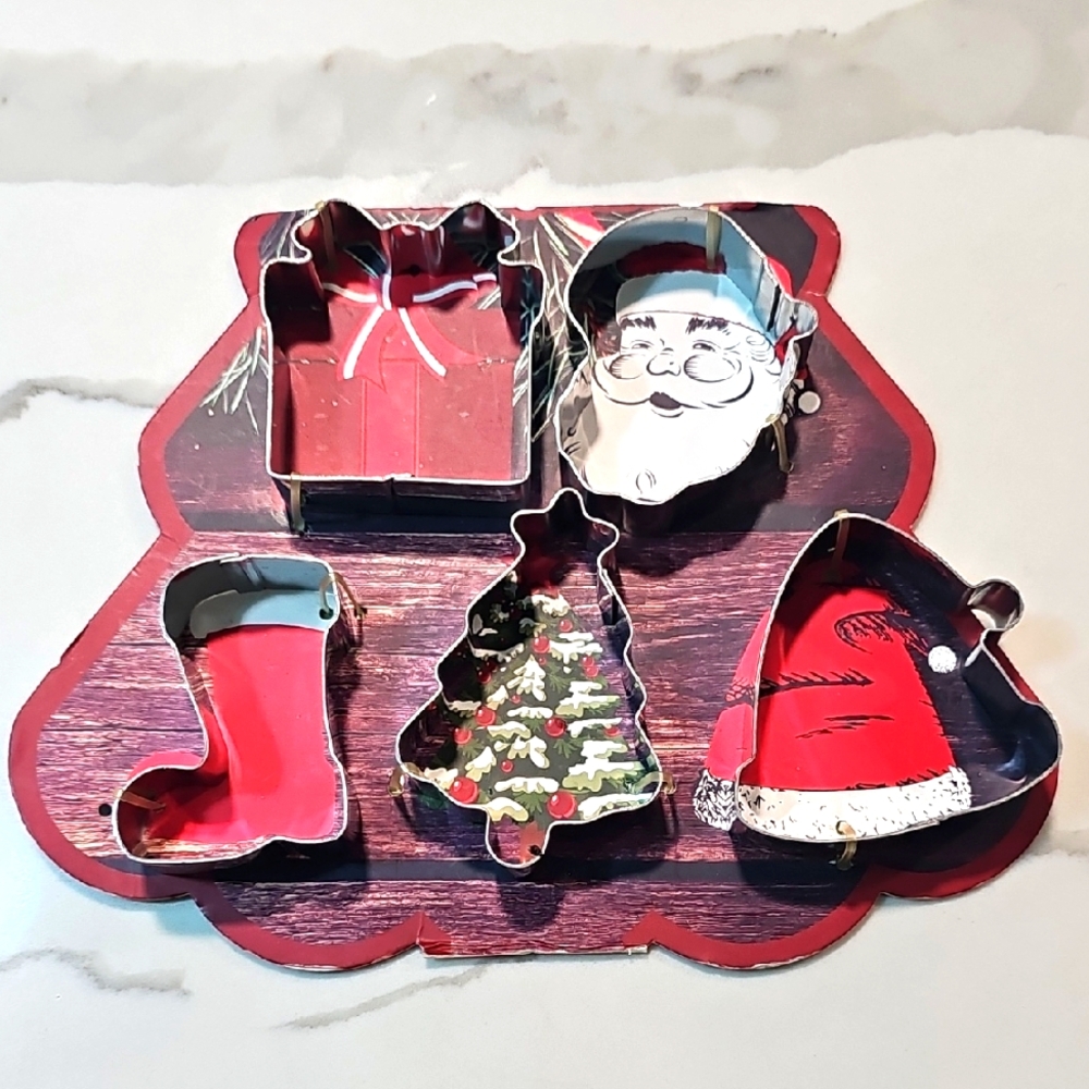 NEW WITHOUT TAGS Holiday Cookie Cutter Set - Red, White, Green